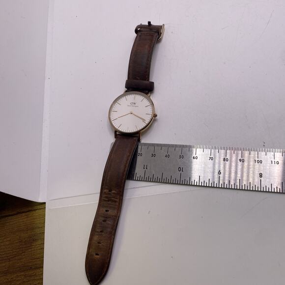 Daniel Wellington Mens Gold Tone Brown Leather Quartz Watch Works New Battery main image 4